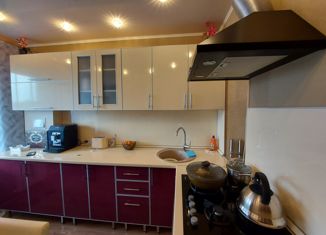 Продам 2-ком. квартиру, 50 м2, Строитель, Центральная улица, 6