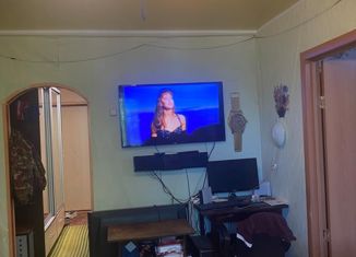 Продам 2-ком. квартиру, 38 м2, Челябинск, улица Коммунаров, 26, Ленинский район