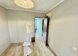 Продаю 3-комнатную квартиру, 41.7 м2, Кингисепп, Большая Советская улица, 13