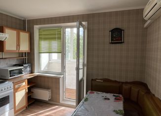 Сдам 2-ком. квартиру, 60 м2, Краснодар, улица Академика Лукьяненко, 26, микрорайон Микрохирургии глаза