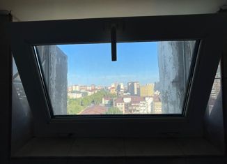 Продам 4-комнатную квартиру, 90 м2, Махачкала, проспект Расула Гамзатова, 18, Советский район