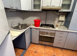 Трехкомнатная квартира в аренду, 66 м2, Нефтекамск, улица Карла Маркса, 9