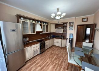 Сдаю в аренду 2-комнатную квартиру, 75 м2, Екатеринбург, Московская улица, 77, метро Геологическая