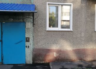Продается двухкомнатная квартира, 44 м2, поселок городского типа Бачатский, Комсомольская улица, 15