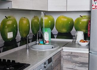 Продам трехкомнатную квартиру, 60.6 м2, поселок Майский, улица 9-й Пятилетки, 14