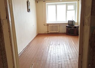 Продаю 3-ком. квартиру, 52 м2, Мелеуз, улица Комарова, 15