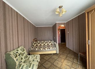 Продам 1-ком. квартиру, 35.2 м2, посёлок Чемерна, Школьная улица, 5