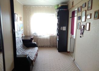 Продается 2-комнатная квартира, 44.6 м2, поселок городского типа Комаровский, улица Комарова, 12