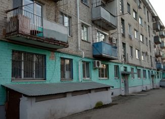 Продаю 3-ком. квартиру, 55 м2, Элиста, 1-й микрорайон, 22, 1-й микрорайон