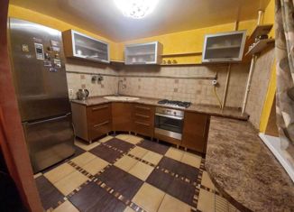 Продаю трехкомнатную квартиру, 60 м2, поселок Кстово, улица Воровского, 12