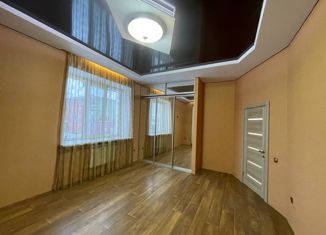 Продам трехкомнатную квартиру, 148 м2, посёлок Карачиха, Школьная улица, 40