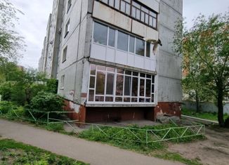 Продажа двухкомнатной квартиры, 52 м2, Омск, Учебная улица, 155