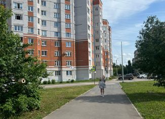 Продам 3-ком. квартиру, 71 м2, Чебоксары, бульвар Анатолия Миттова, 35