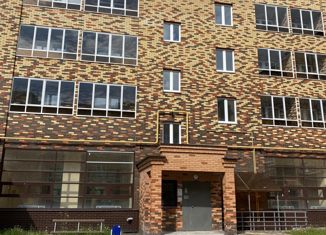 Продается двухкомнатная квартира, 56.7 м2, рабочий посёлок Комсомольский, 2-й микрорайон, 33А