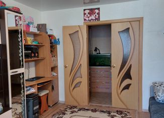 Продам 3-комнатную квартиру, 58.9 м2, Большой Камень, улица Академика Крылова, 2
