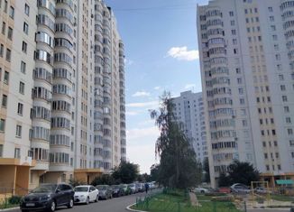 Продается 3-комнатная квартира, 78.5 м2, Курск, Центральный округ, проспект Вячеслава Клыкова, 7