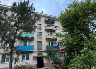 Продам 3-ком. квартиру, 56 м2, Элиста, 1-й микрорайон, 20