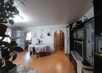 Продажа трехкомнатной квартиры, 70 м2, Волгоград, улица Качинцев, 122, район Кача
