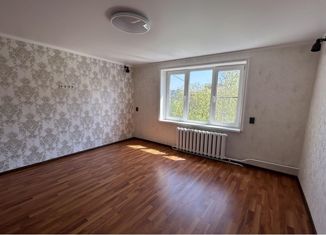 Продается трехкомнатная квартира, 61.7 м2, Армавир, улица Чернышевского, 5