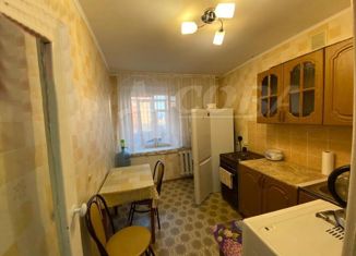 Продаю четырехкомнатную квартиру, 74 м2, Тюмень, улица Елизарова, 8, Центральный округ