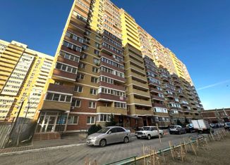 Продаю 2-ком. квартиру, 60 м2, Краснодар, улица Петра Метальникова, 5к2