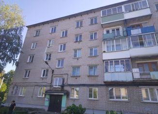 Продаю 2-ком. квартиру, 40 м2, Торжок, улица Бакунина, 18