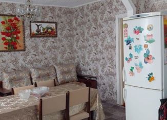 Продам четырехкомнатную квартиру, 78 м2, поселок городского типа Кормиловка, улица Карла Маркса, 98