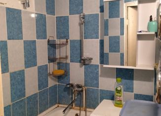 Продается четырехкомнатная квартира, 61 м2, Новотроицк, улица Уметбаева, 15