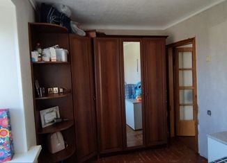 Продам 2-комнатную квартиру, 42 м2, поселок городского типа Светлый, улица Кузнецова, 1