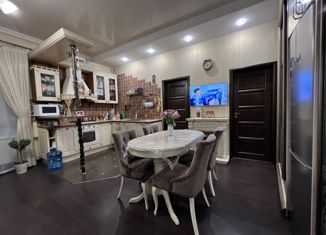 Продаю 2-ком. квартиру, 65 м2, Краснодар, улица Есенина, 30, улица Есенина