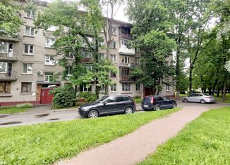 Продаю 2-ком. квартиру, 43 м2, Санкт-Петербург, улица Ленсовета, 81, метро Звёздная