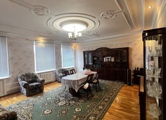 Продается дом, 270 м2, поселок городского типа Уруссу, улица Поэта Сирина, 38