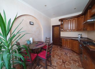 Продается 2-комнатная квартира, 56.4 м2, Екатеринбург, улица Баумана, 1, улица Баумана