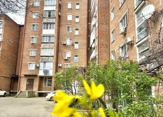 Двухкомнатная квартира на продажу, 54 м2, Армавир, улица Луначарского, 102