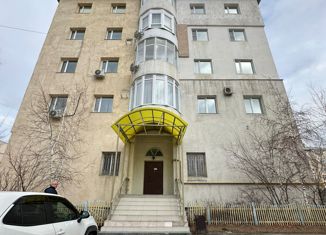 Продам 4-комнатную квартиру, 155 м2, Якутск, улица Петровского, 17/3, Октябрьский округ