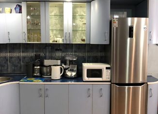 Продам 2-комнатную квартиру, 73 м2, Каменск-Шахтинский, улица Ворошилова, 155