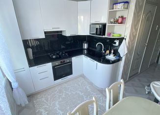 Трехкомнатная квартира на продажу, 74 м2, городской посёлок Советский, Школьная улица, 40