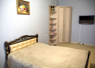 Продам 2-ком. квартиру, 67.1 м2, Великие Луки, Холмская улица, 18
