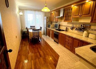 Продаю 3-ком. квартиру, 97.9 м2, Чебоксары, Университетская улица, 9