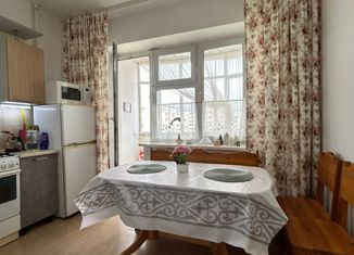 Продам 3-комнатную квартиру, 80 м2, Якутск, улица Петровского, 8, Октябрьский округ