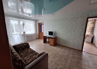 Сдам в аренду трехкомнатную квартиру, 47 м2, Воткинск, улица Луначарского, 35