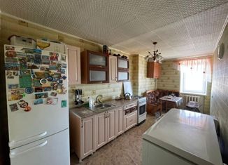 Продаю 4-ком. квартиру, 81 м2, Янаул, улица Победы, 80