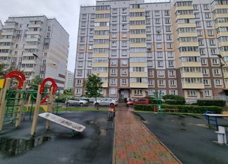 Продажа двухкомнатной квартиры, 55 м2, Красноярск, улица Урванцева, 15, ЖК Зелёный Городок