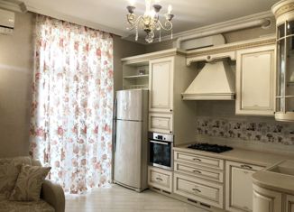 Продается 2-комнатная квартира, 65 м2, Азов, улица Дзержинского, 47А