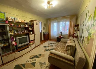 Продаю двухкомнатную квартиру, 43.2 м2, Глазов, улица Ленина, 9