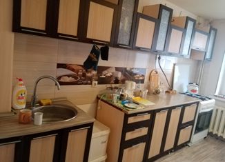 Продаю трехкомнатную квартиру, 66.4 м2, поселок городского типа Кугеси, Первомайская улица, 3