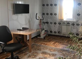 Продается трехкомнатная квартира, 931 м2, поселок Кутулик, улица Строителей, 9