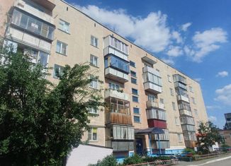 Продаю 2-ком. квартиру, 54 м2, Еманжелинск, Шоссейная улица, 1А