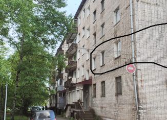 Продается трехкомнатная квартира, 50.2 м2, рабочий посёлок Чегдомын, Центральная улица, 42