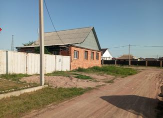 Продаю дом, 107 м2, поселок Новоорск, улица Дружбы, 2а